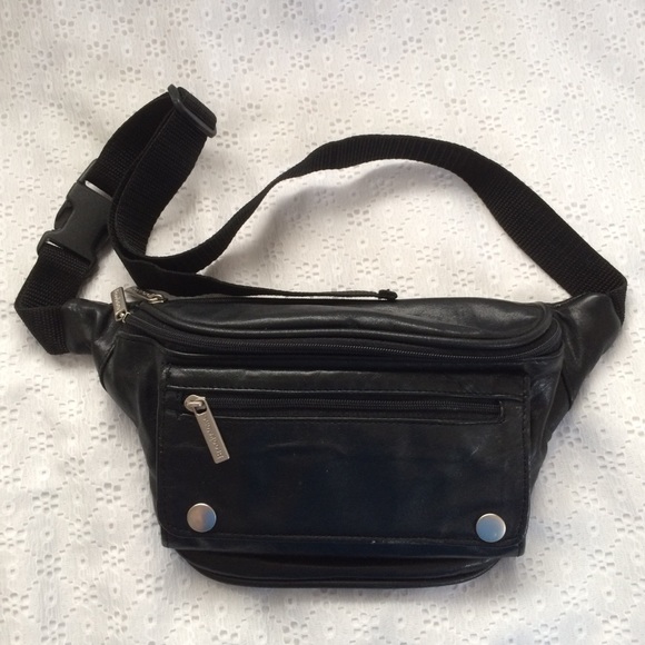 Brookstone Handbags - Brookstone Vintage 1990’s Black Leather Fanny Pack
